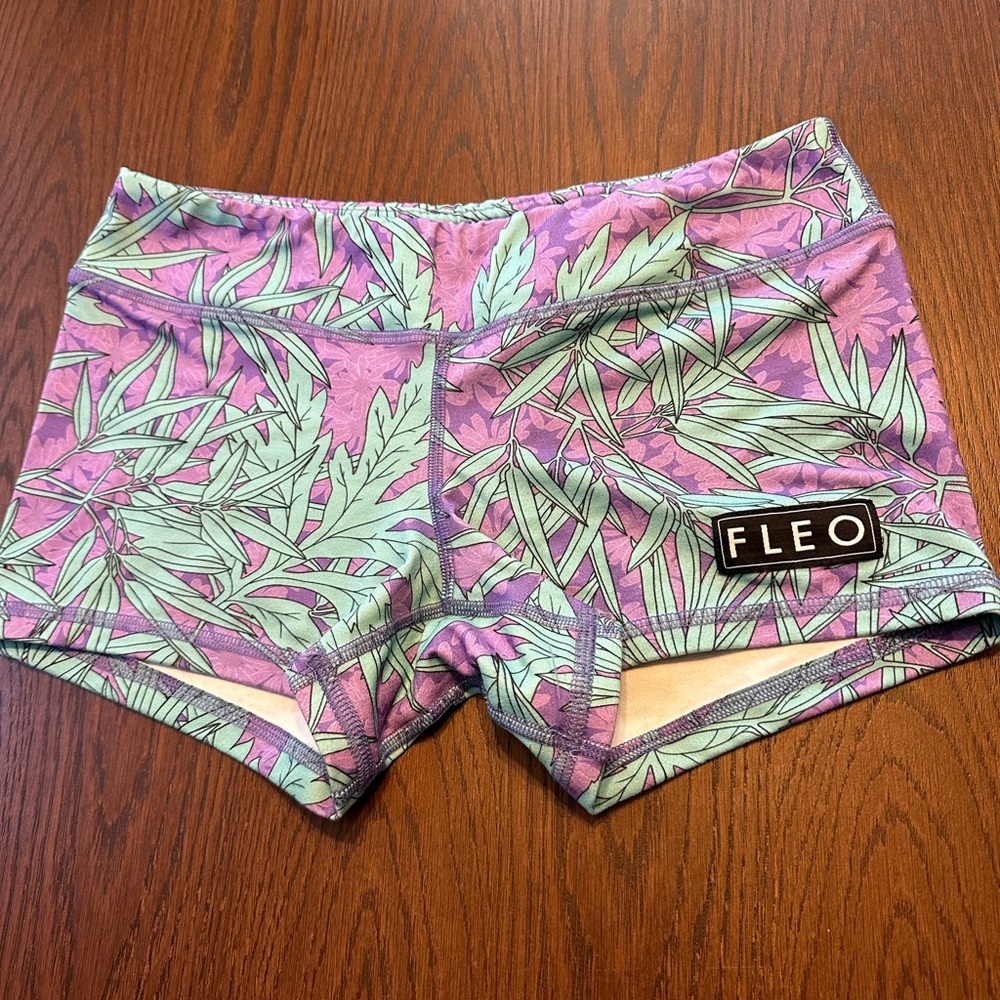 Fleo Shorts - Leaf Me Be 3.25